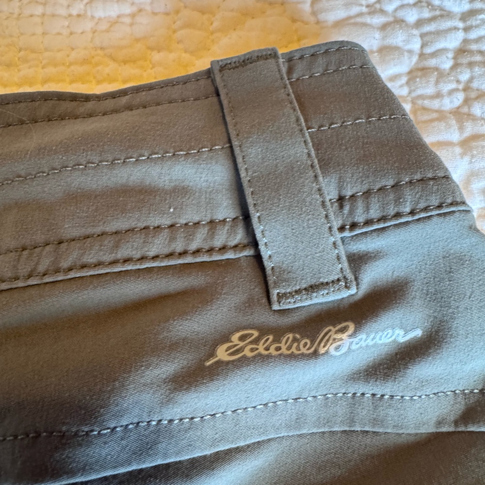 Eddie Bauer Olive Green Women’s Cargo Shorts - Picture 4 of 4